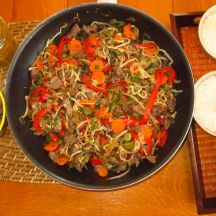 Boeuf sauté au curry et petits légumes