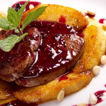 Canapés de foie gras aux poires rosées