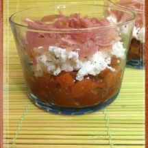 Verrines compotés tomate/poivron feta et jambon cru