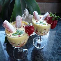 Tiramisu aux fraises sur lit de biscuit de Reims