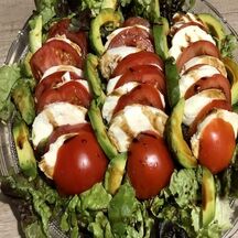 Salade fraîcheur Tomates/mozzarella/Avocat 