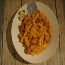 One pot pasta macaronis-knacki & ketchup-cheddar