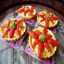 Tartelettes aux fraises et à la crème pâtissière vanillée