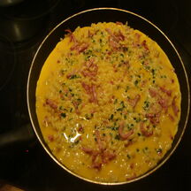 Omelette bacon-coquillettes-ciboulette