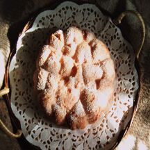Tendre brioche aux biscuits roses