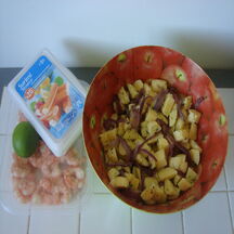 Salade de pommes de terre, crevettes et surimi