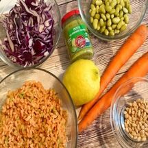 Salade de risoni, carottes, edamames et chou rouge