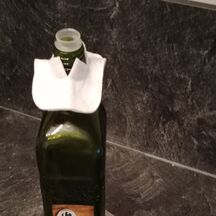 Pour éviter que l'huile ne dégouline sur la bouteille après utilisation !