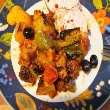 Rôti de dinde aux petits légumes, olives noires