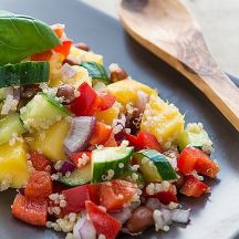 Salade de quinoa à la mangue, au poivron et au concombre