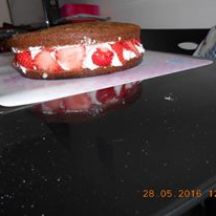 Gâteau a la mousse de fraise et fraise couper