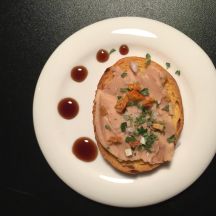 Toast au foie gras et réduction de vinaigre balsamique