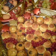 Assortiment de petits choux et mini cakes, pour un apéritif de fêtes avec Carrefour 